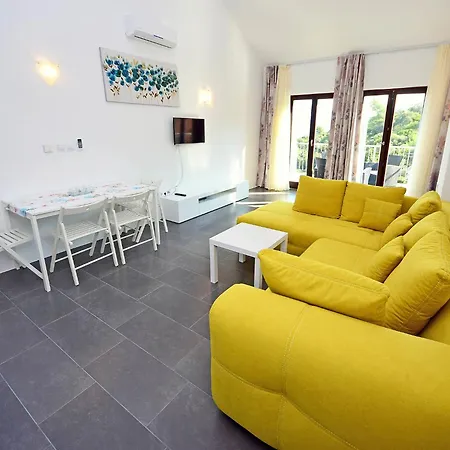 Molo Lozna-1 By Interhome Postira